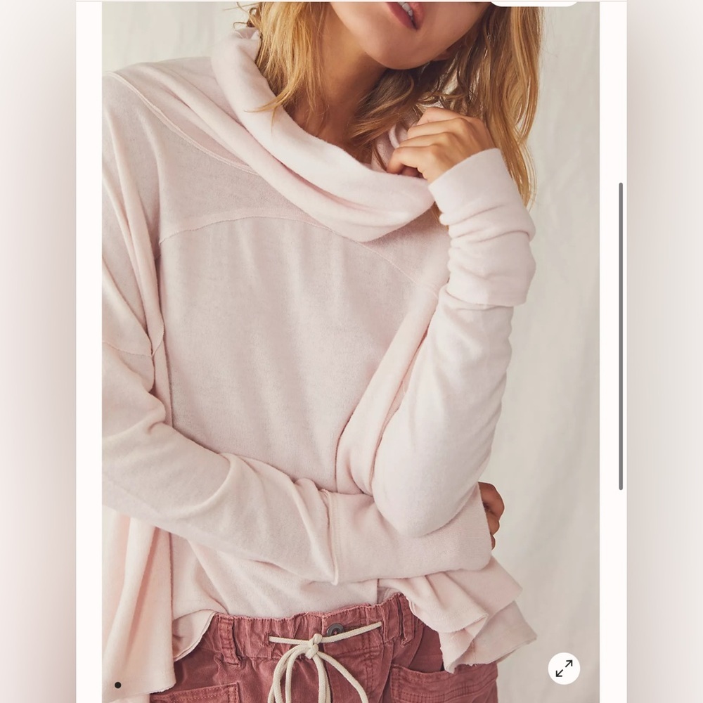 Free People Cozy Time Funnel Top
Size Medium